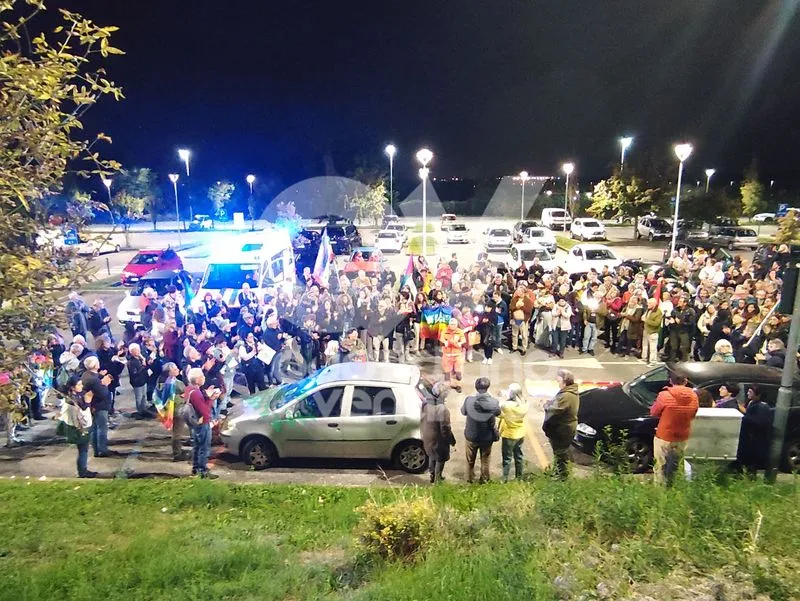 RIVOLI - «Luci sulla Palestina: 100 ospedali per Gaza»: medici, infermieri e operatori sanitari condannano il genocidio - FOTO