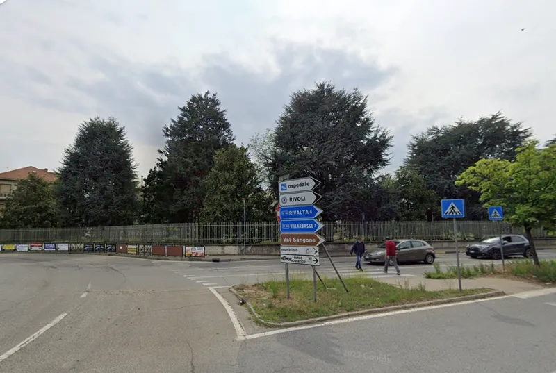 RIVOLI - Odori nauseabondi tra corso Einaudi e via Macario: il caso finisce in consiglio comunale