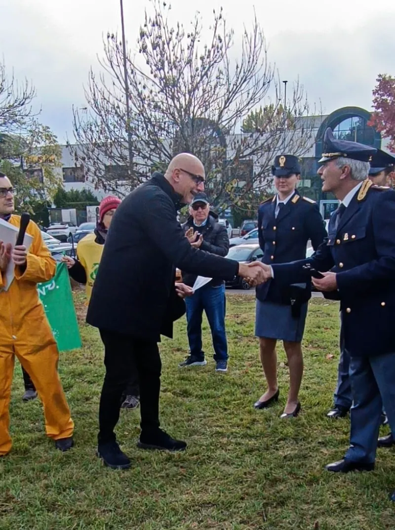 RIVOLI - Un albero per ricordare la figura di Nicola Calipari, a 20 anni dalla sua uccisione - FOTO
