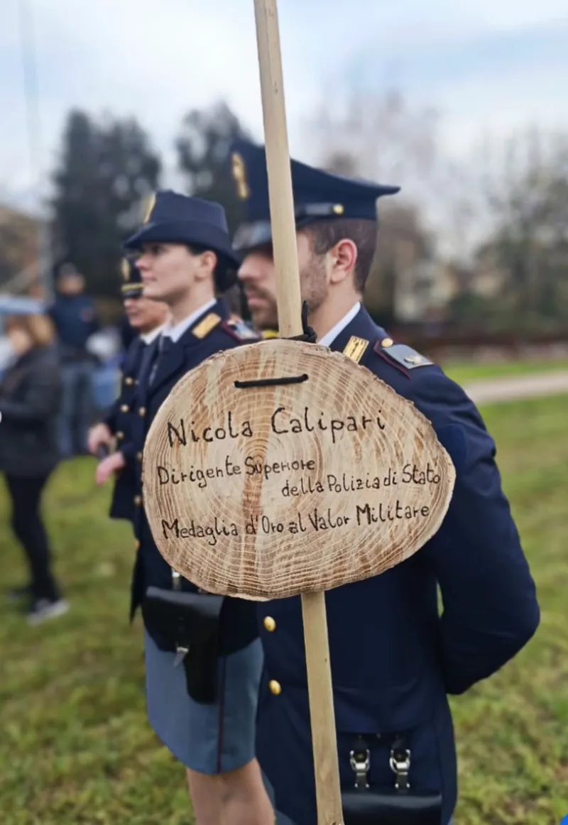 RIVOLI - Un albero per ricordare la figura di Nicola Calipari, a 20 anni dalla sua uccisione - FOTO