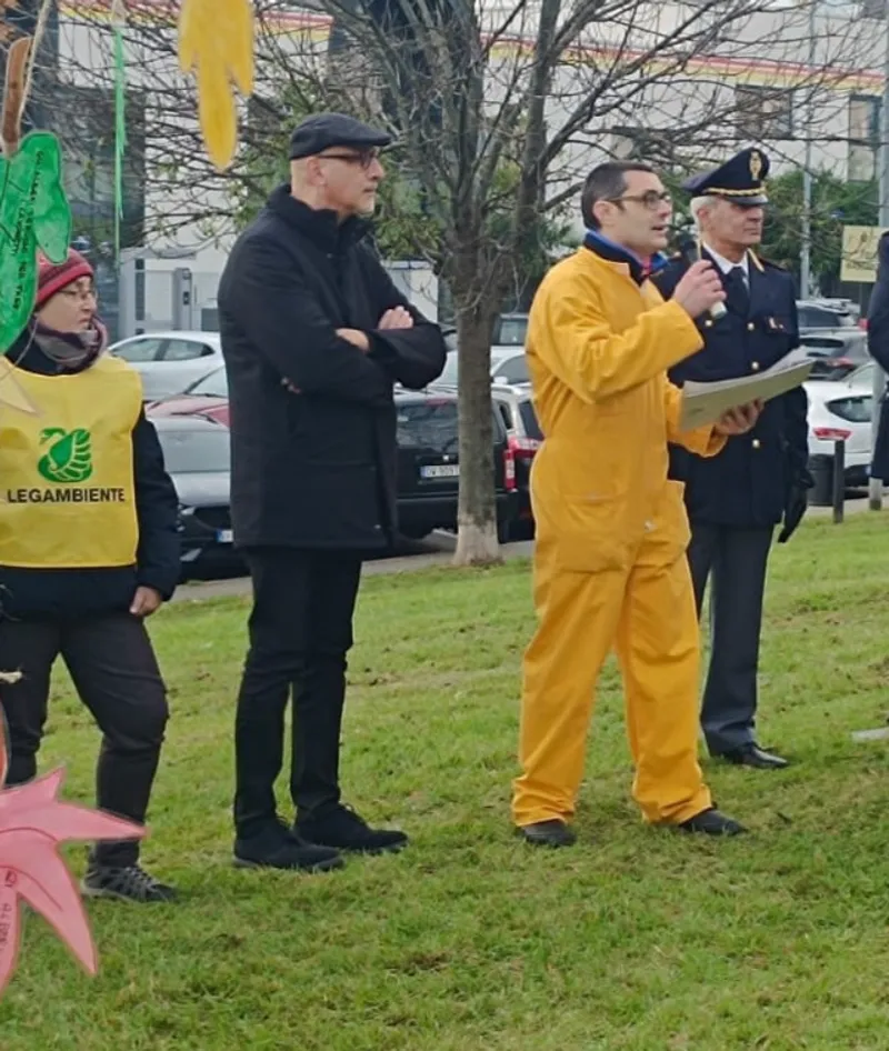 RIVOLI - Un albero per ricordare la figura di Nicola Calipari, a 20 anni dalla sua uccisione - FOTO