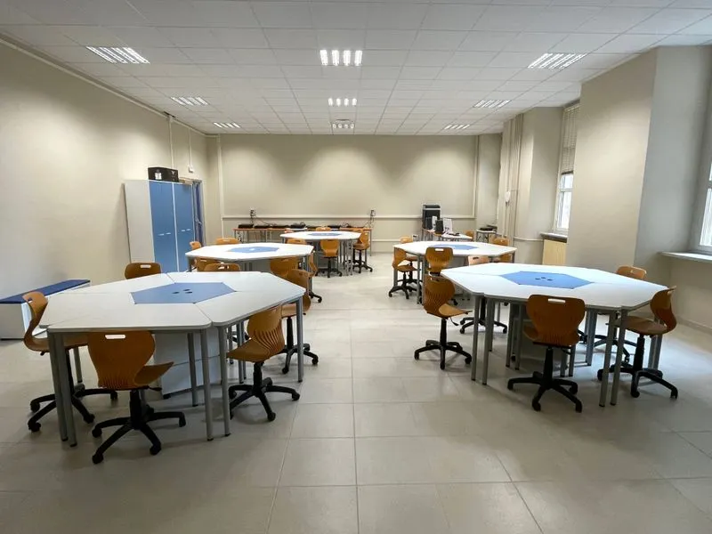 RIVOLI - Visita della Città Metropolitana al «Darwin» e al «Romero»: «investimenti per garantire la sicurezza» - FOTO