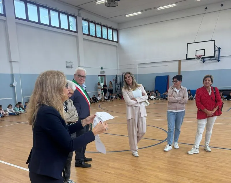 ROBASSOMERO - Inizio anno scolastico: la visita del Sottosegretario regionale, Claudia Porchietto - FOTO