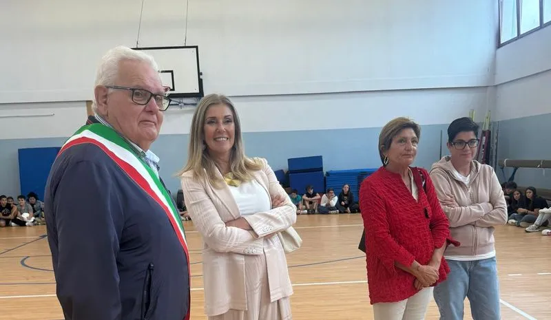 ROBASSOMERO - Inizio anno scolastico: la visita del Sottosegretario regionale, Claudia Porchietto - FOTO