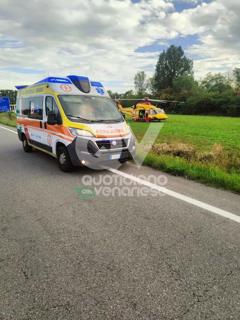 INCIDENTE A ROBASSOMERO - Moto finisce fuori strada: grave centauro - FOTO