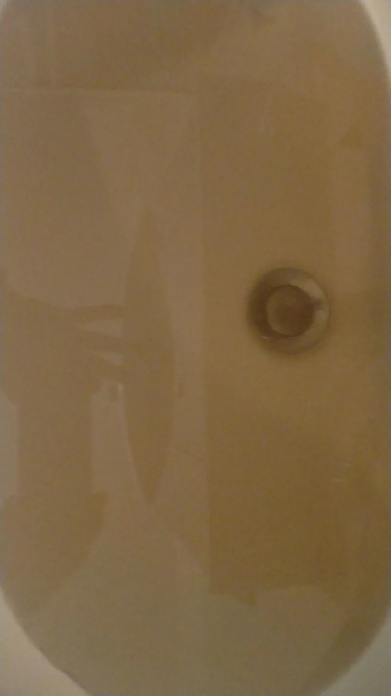 SAN GILLIO - Acqua marrone dal rubinetto: i residenti insorgono, Smat prova a spiegare le cause e i futuri interventi - FOTO