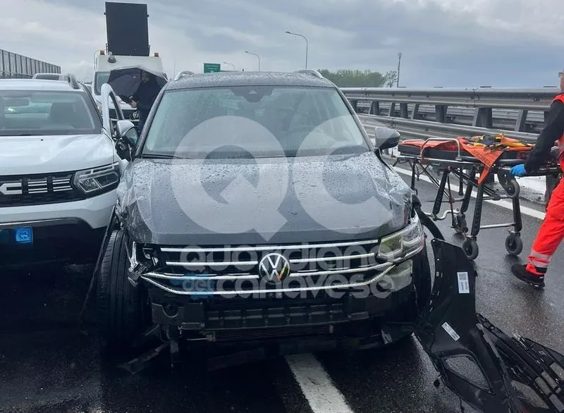 SAN GIORGIO CANAVESE - Autostrada chiusa temporaneamente per un incidente: due persone ferite - FOTO