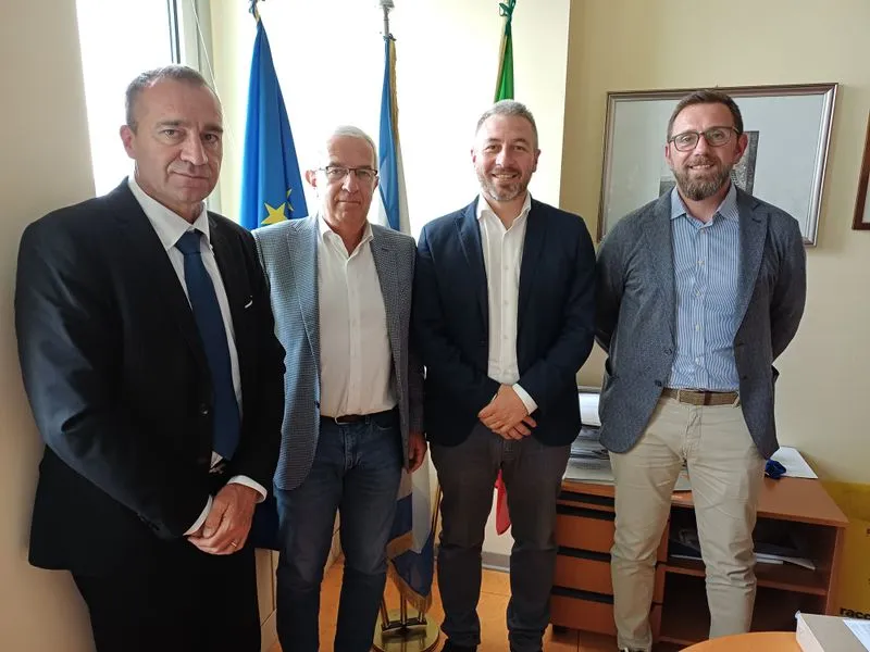 SANGANO - Una banchina asfaltata e l'allargamento della strada: più sicurezza per i pedoni sulla provinciale 184