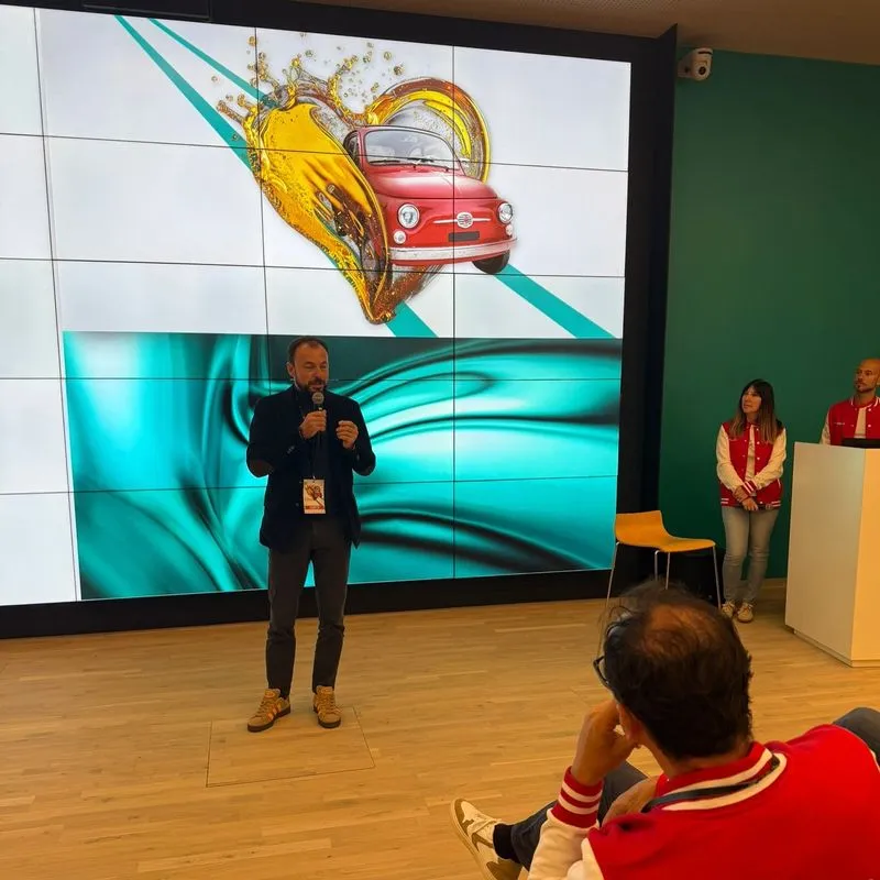 SANTENA - Città invasa da centinaia di Fiat 500 per il raduno al Centro ricerche Petronas - FOTO