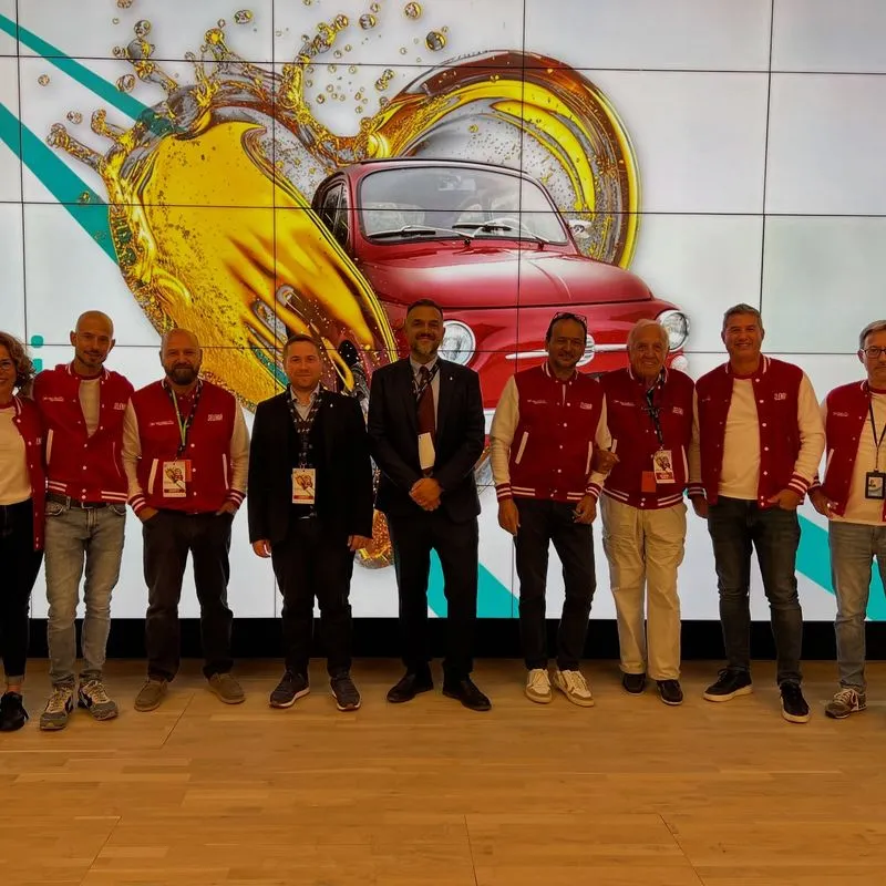 SANTENA - Città invasa da centinaia di Fiat 500 per il raduno al Centro ricerche Petronas - FOTO