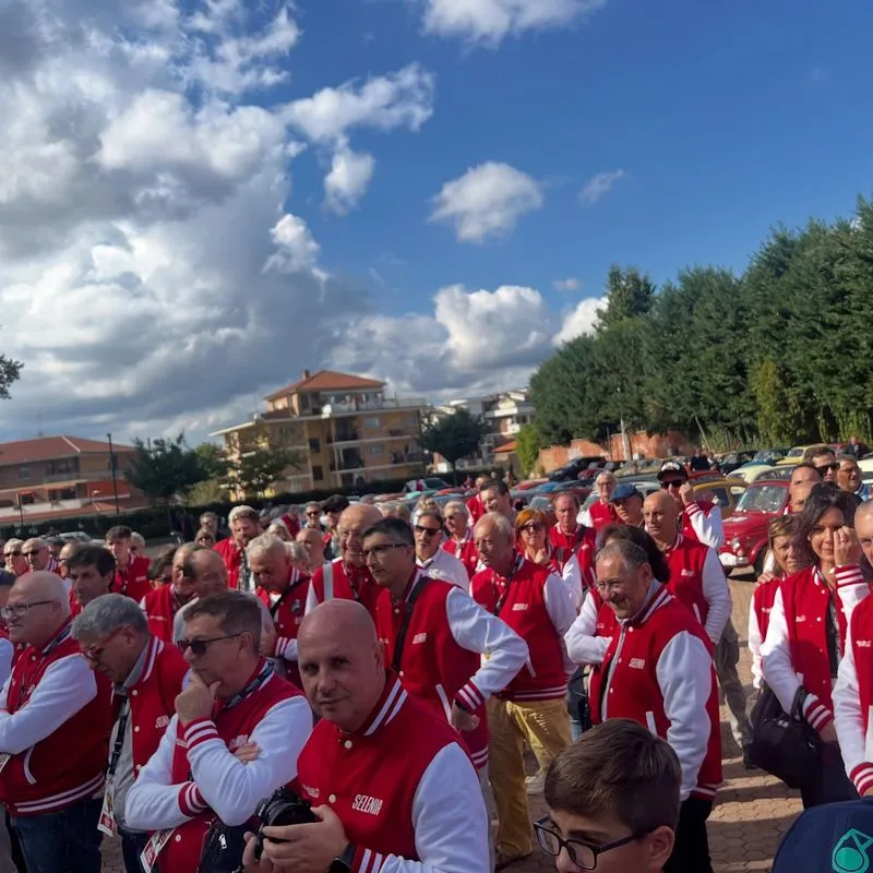 SANTENA - Città invasa da centinaia di Fiat 500 per il raduno al Centro ricerche Petronas - FOTO