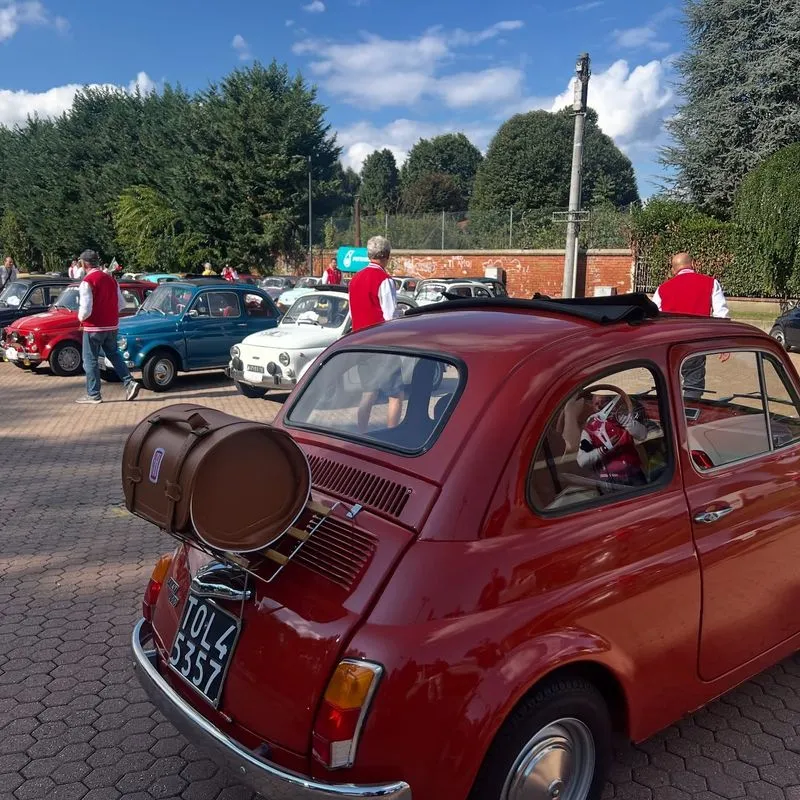 SANTENA - Città invasa da centinaia di Fiat 500 per il raduno al Centro ricerche Petronas - FOTO