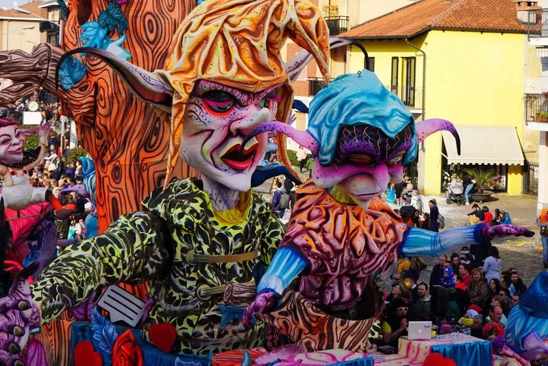 SANTENA - Conto alla rovescia per il carnevale: sabato 28 la sfilata di carri e maschere