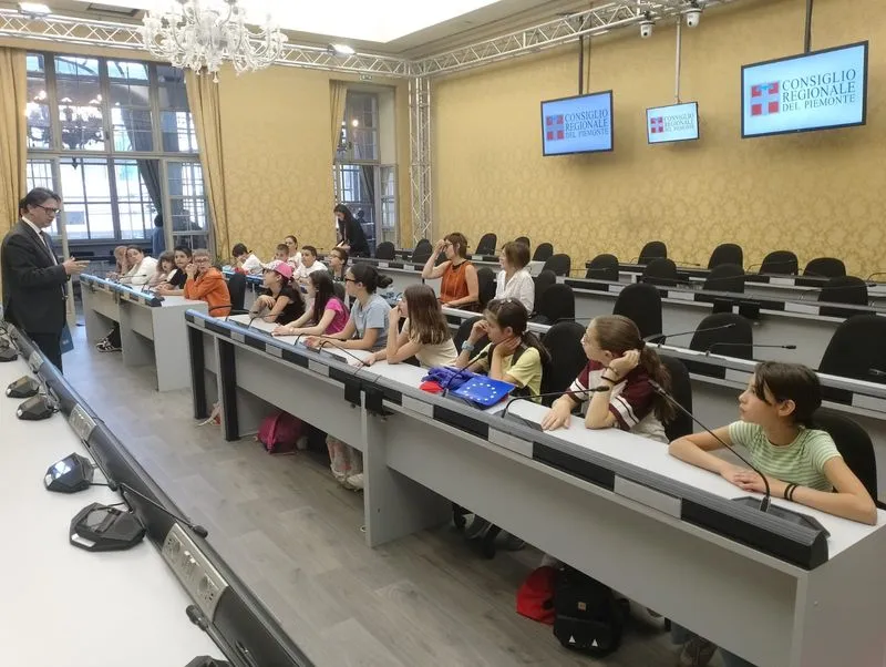 SANTENA - Il consiglio comunale dei ragazzi e ragazze in visita a palazzo Lascaris - FOTO