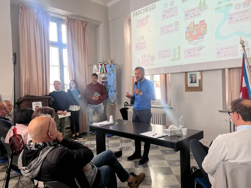 SANTENA - Restyling piazza Martiri, il Comune incontra i commercianti