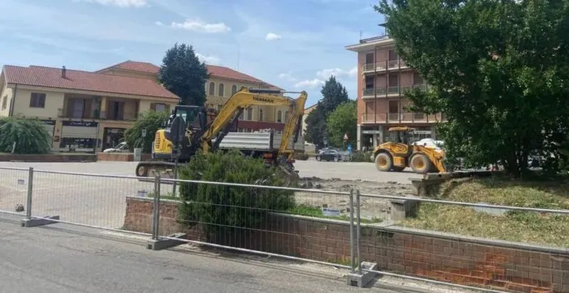 SANTENA - Comitato di cittadini e associazione Sequs contro i lavori in piazza Martiri
