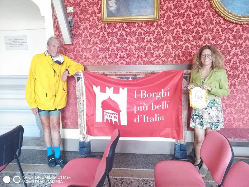 SANTENA - Dalla Sicilia alle Alpi in sella ad una bici: l'epico viaggio di Leonardo Cavazzi fa tappa in città