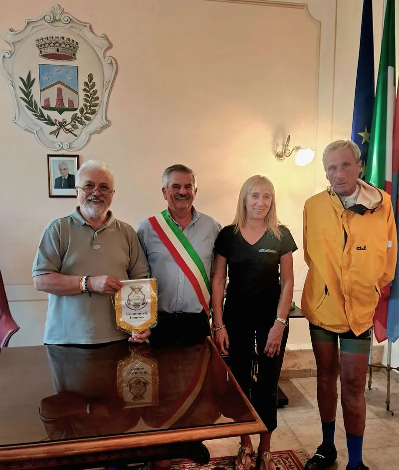 SANTENA - Dalla Sicilia alle Alpi in sella ad una bici: l'epico viaggio di Leonardo Cavazzi fa tappa in città