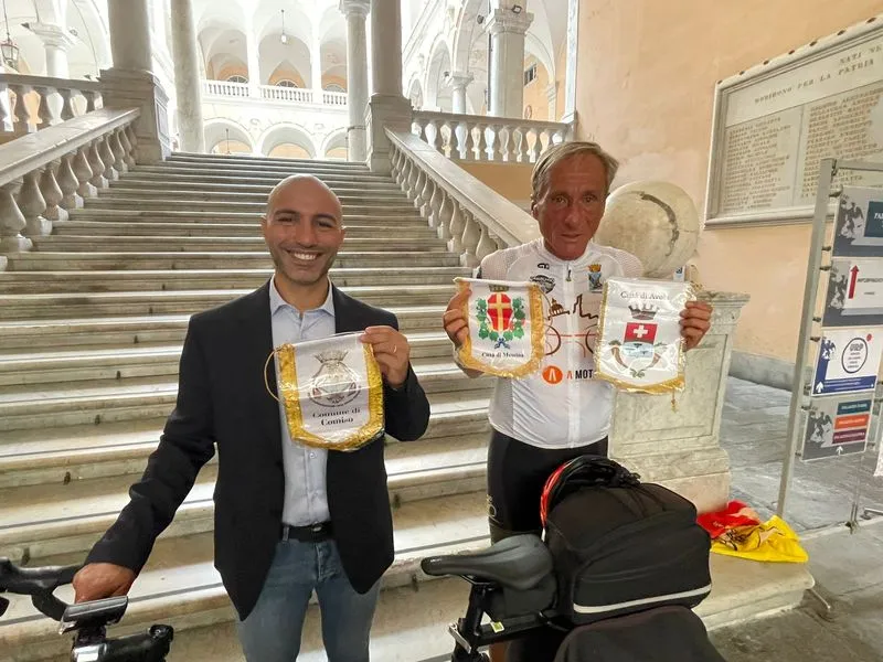 SANTENA - Dalla Sicilia alle Alpi in sella ad una bici: l'epico viaggio di Leonardo Cavazzi fa tappa in città