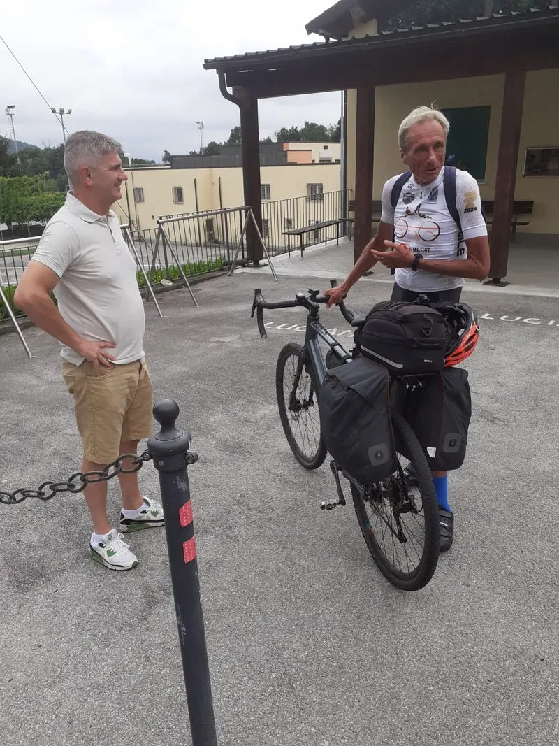 SANTENA - Dalla Sicilia alle Alpi in sella ad una bici: l'epico viaggio di Leonardo Cavazzi fa tappa in città
