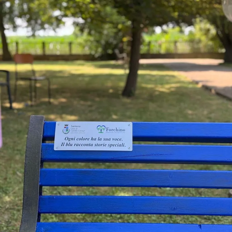 SANTENA - Inaugurata la prima panchina blu della città dedicata all'autismo - FOTO