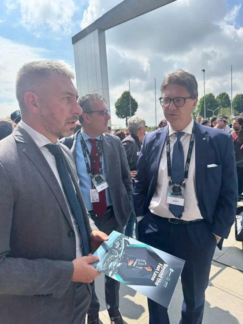 SANTENA - Kimi Antonelli visita la Petronas con la sua Mercedes di Formula 1 - FOTO e VIDEO