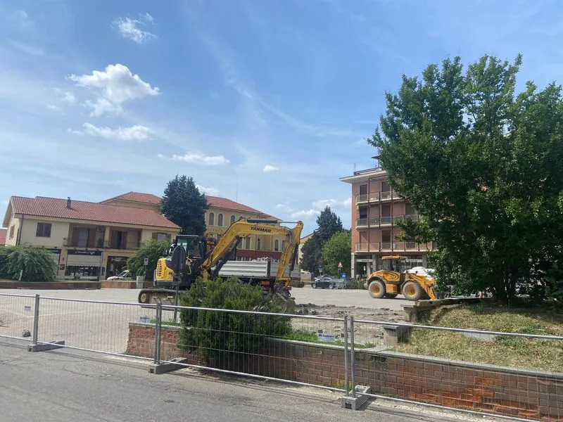 SANTENA - Sono partiti i lavori di riqualificazione di piazza Martiri