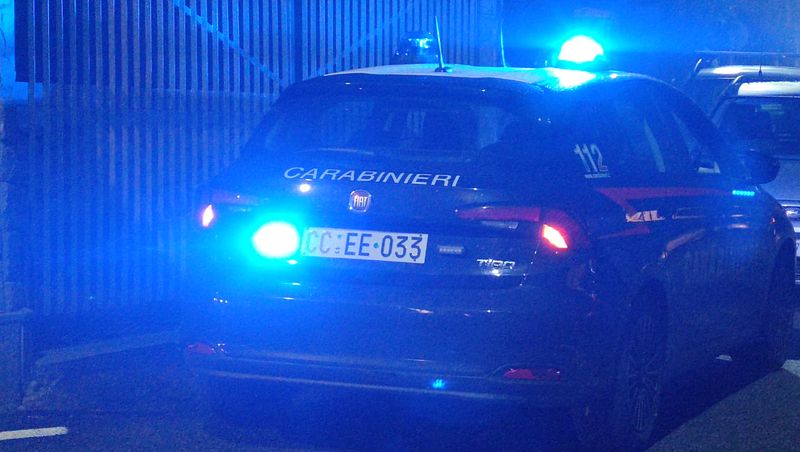 MIRAFIORI - Ancora una spaccata in un bar: rubati gratta e vinci per 1800 euro