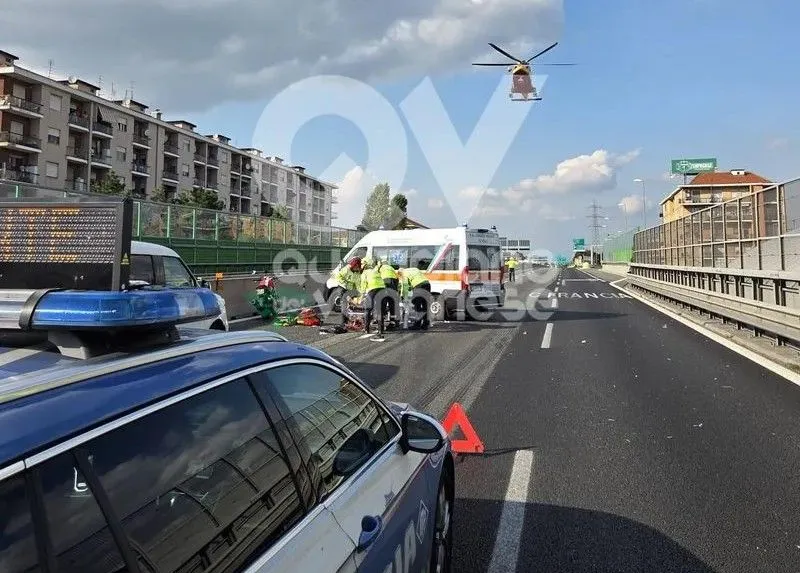 TANGENZIALE TORINO - Schianto tra moto, auto e furgone in direzione Milano: traffico bloccato e code da Rivoli