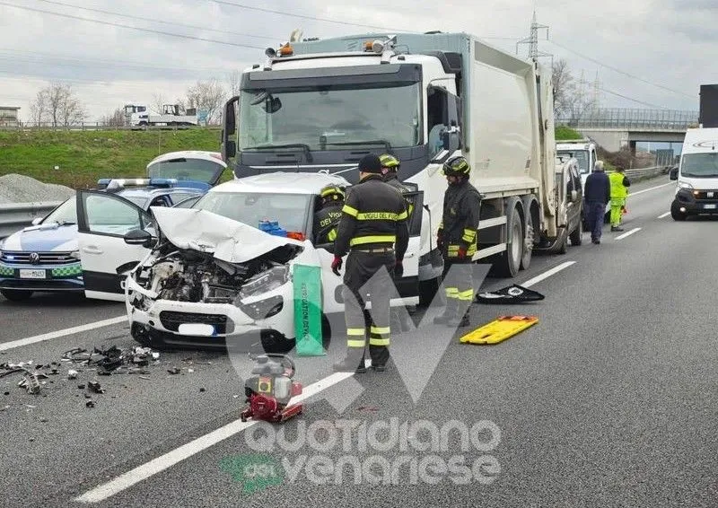 TANGENZIALE TORINO - Scontro a catena tra un camion, un furgone e tre auto: due feriti e traffico in tilt in direzione nord - FOTO