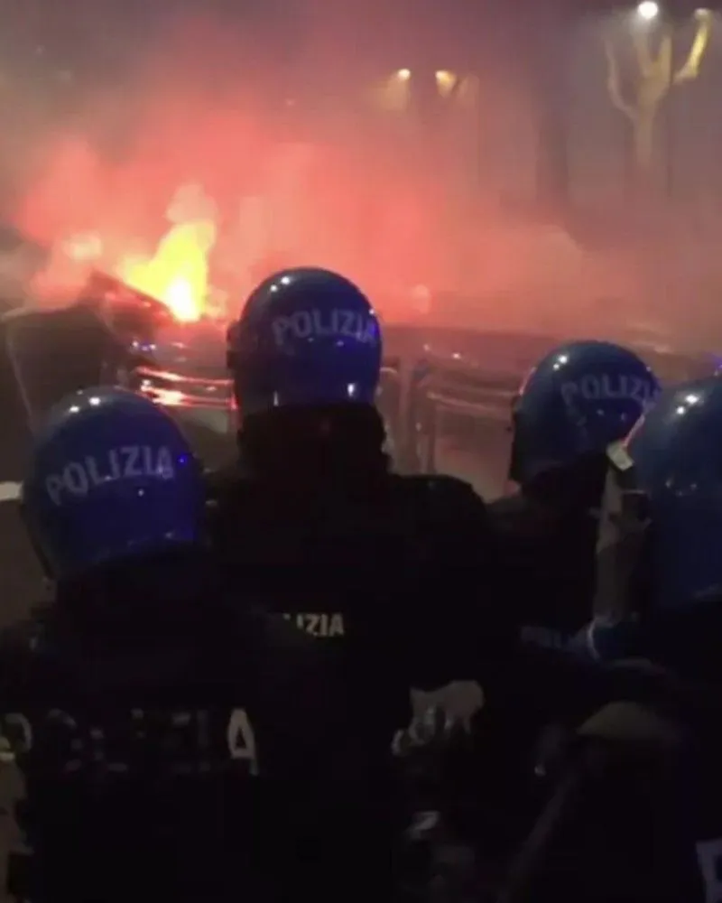 TORINO - Guerriglia urbana alla manifestazione nazionale per Askatasuna: scontri tra antagonisti e forze dell'ordine