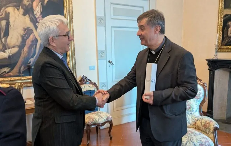 TORINO - La Polizia di Stato consegna al cardinale Repole l'olio di Capaci in ricordo delle vittime di tutte le stragi mafiose