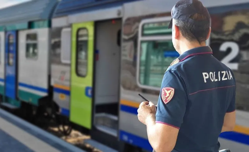 LINGOTTO - Controlli della polizia ferroviaria alla stazione e sui treni