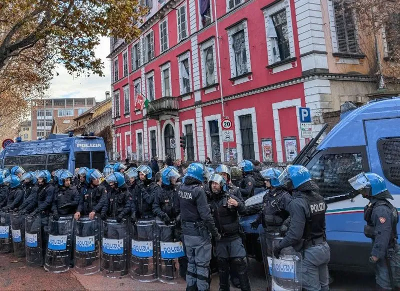 TORINO - Città blindata, nel pomeriggio manifestazione con tre cortei: bus deviati e strade chiuse - ECCO TUTTE LE LIMITAZIONI