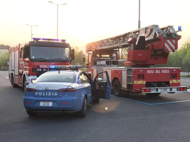 MIRAFIORI - I vigili del fuoco hanno trovato il cadavere decomposto di una donna in un appartamento