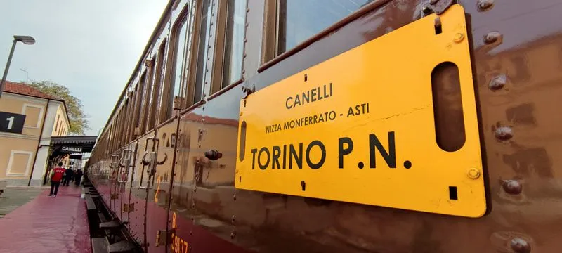 VIAGGI - Su un treno d'epoca verso l'astigiano