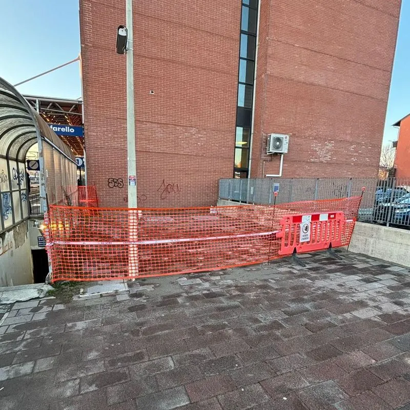 TROFARELLO - Situazione di degrado alla stazione ferroviaria, il sindaco: «Inaccettabile, chiesti interventi urgenti a Rfi»