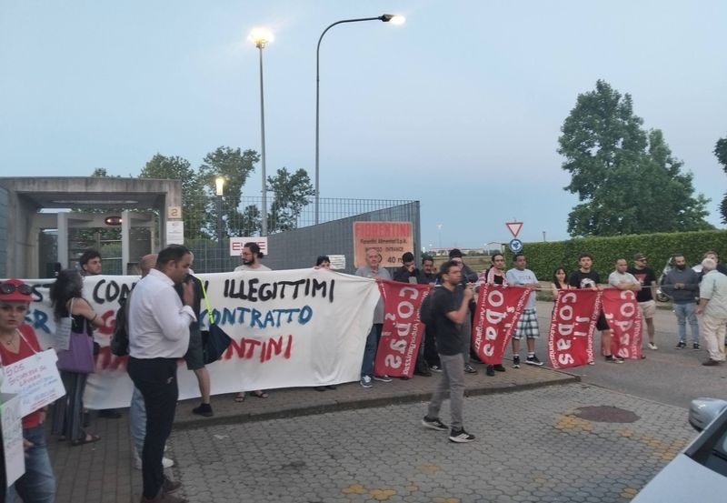 TROFARELLO - Scioperano i lavoratori di Fiorentini: «Contratto giusto e paghe orarie adeguate» - FOTO