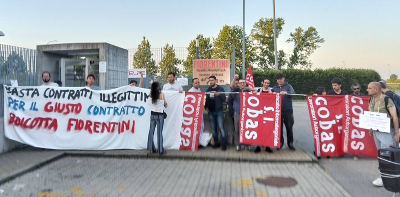 TROFARELLO - Scioperano i lavoratori di Fiorentini: «Contratto giusto e paghe orarie adeguate» - FOTO