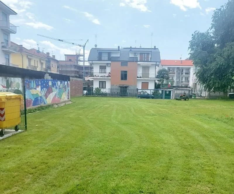 TROFARELLO - Torna a splendere il giardino della scuola elementare Rodari