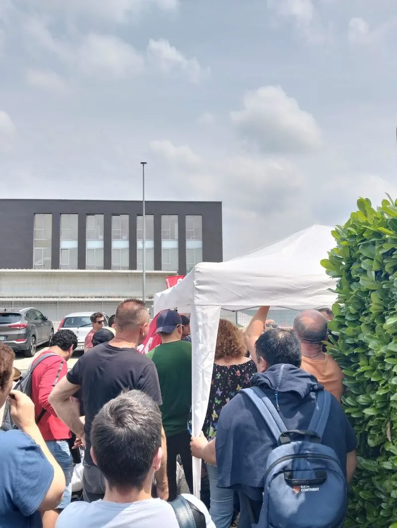 TROFARELLO - Scioperano i lavoratori di Elpe-Fiorentini: «Vogliamo il contratto Alimentari e paghe orarie adeguate»
