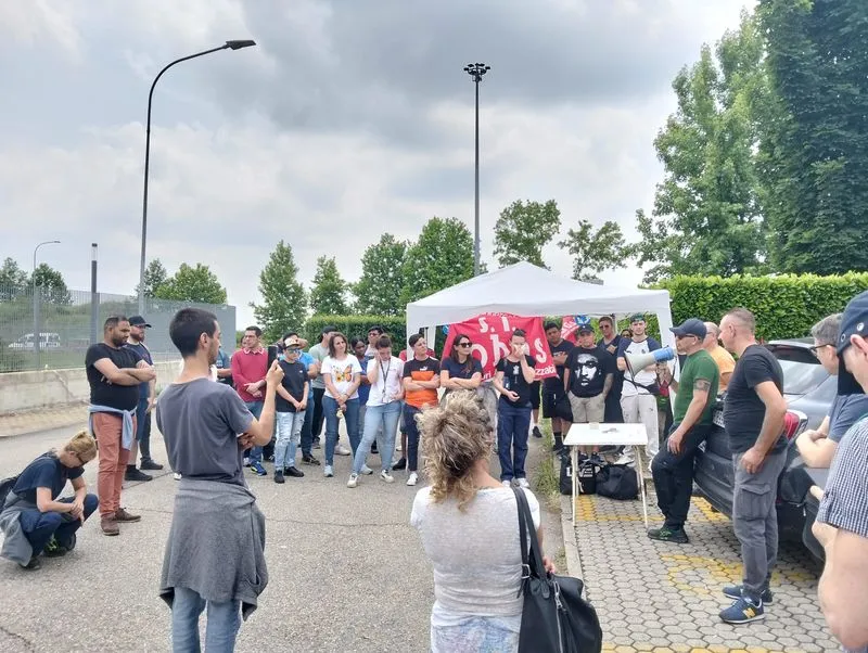 TROFARELLO - Scioperano i lavoratori di Elpe-Fiorentini: «Vogliamo il contratto Alimentari e paghe orarie adeguate»