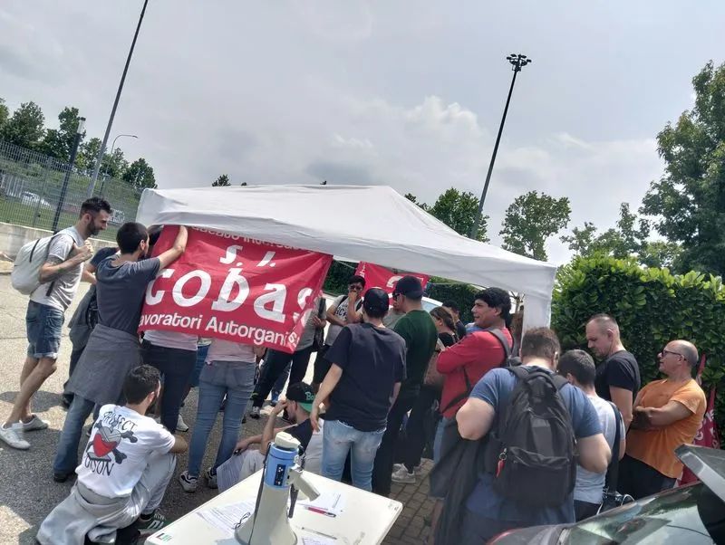 TROFARELLO - Scioperano i lavoratori di Elpe-Fiorentini: «Vogliamo il contratto Alimentari e paghe orarie adeguate»