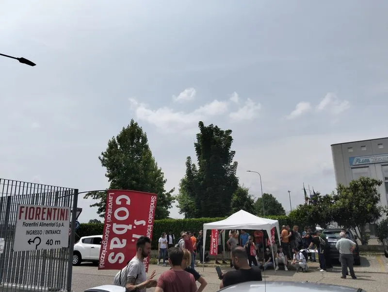 TROFARELLO - Scioperano i lavoratori di Elpe-Fiorentini: «Vogliamo il contratto Alimentari e paghe orarie adeguate»