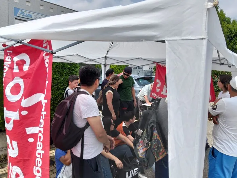 TROFARELLO - Scioperano i lavoratori di Elpe-Fiorentini: «Vogliamo il contratto Alimentari e paghe orarie adeguate»