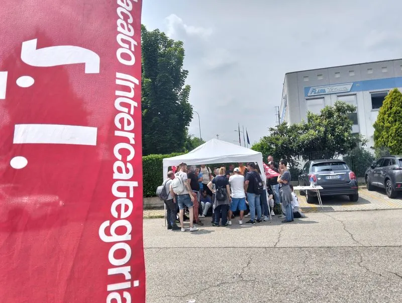 TROFARELLO - Scioperano i lavoratori di Elpe-Fiorentini: «Vogliamo il contratto Alimentari e paghe orarie adeguate»