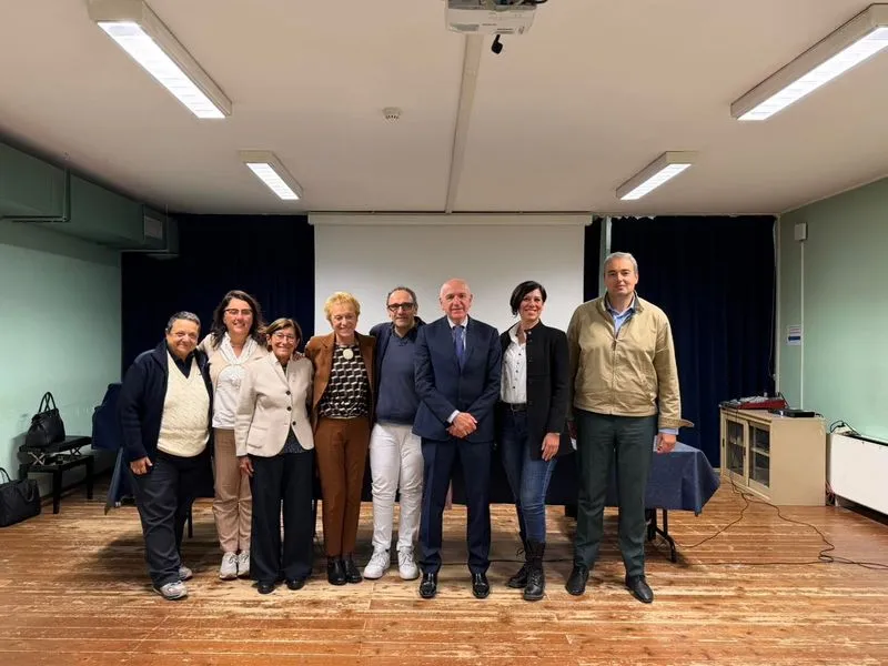 TROFARELLO - Inaugurata al Giardino Belvedere la panchina rosa della prevenzione - FOTO