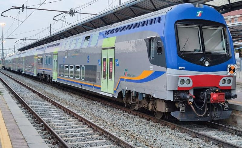 TROFARELLO - Installato un nuovo pannello luminoso informativo all'ingresso sud della stazione ferroviaria