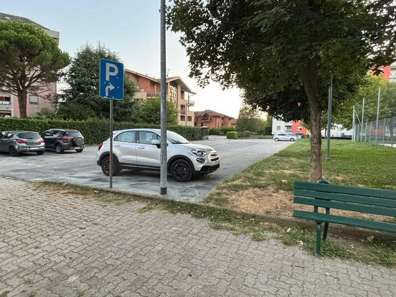 TROFARELLO - Sistemata la pavimentazione del parcheggio di via Nenni - FOTO