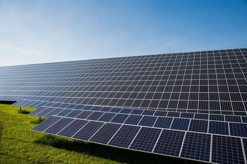 TROFARELLO - Un nuovo parco fotovoltaico per le ferrovie, Nicco e Bordese: «Tutelare agricoltori e le loro terre»